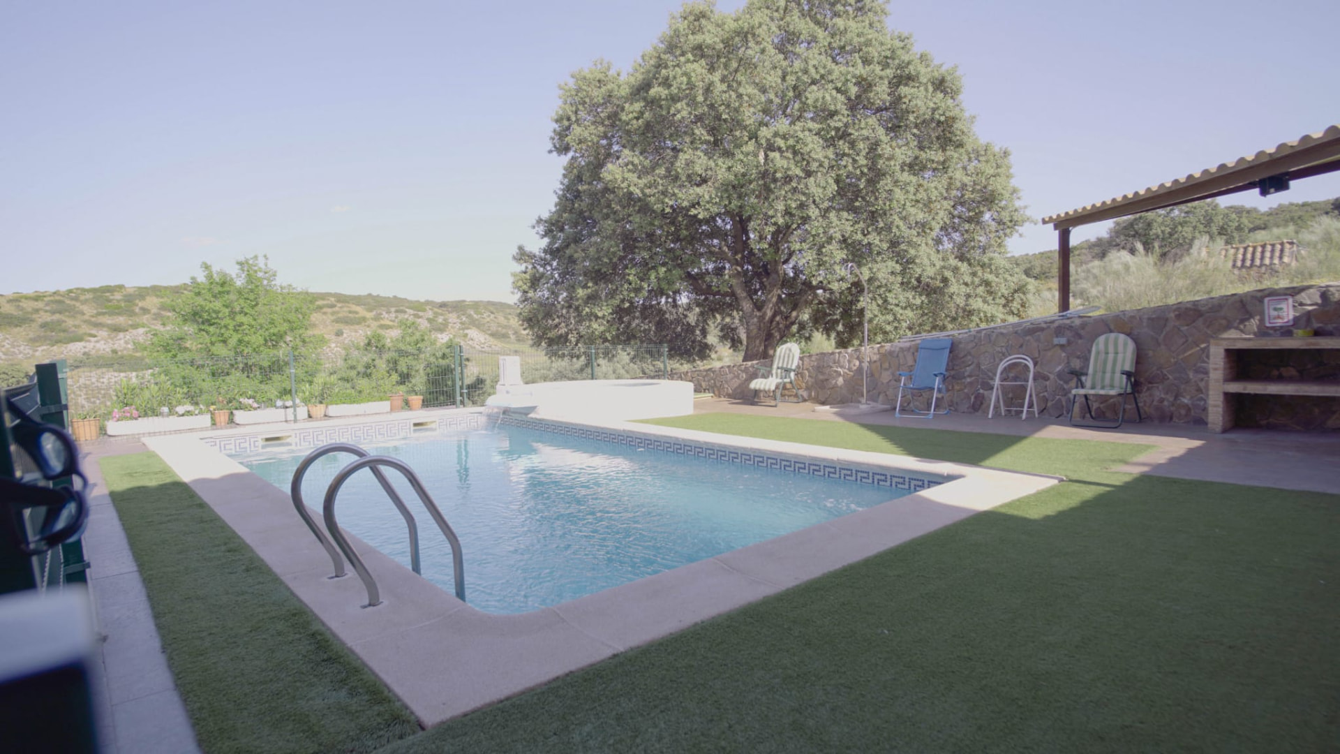 Piscina y zona exterior de Finca Rural Victoria en San Martín de la Vega