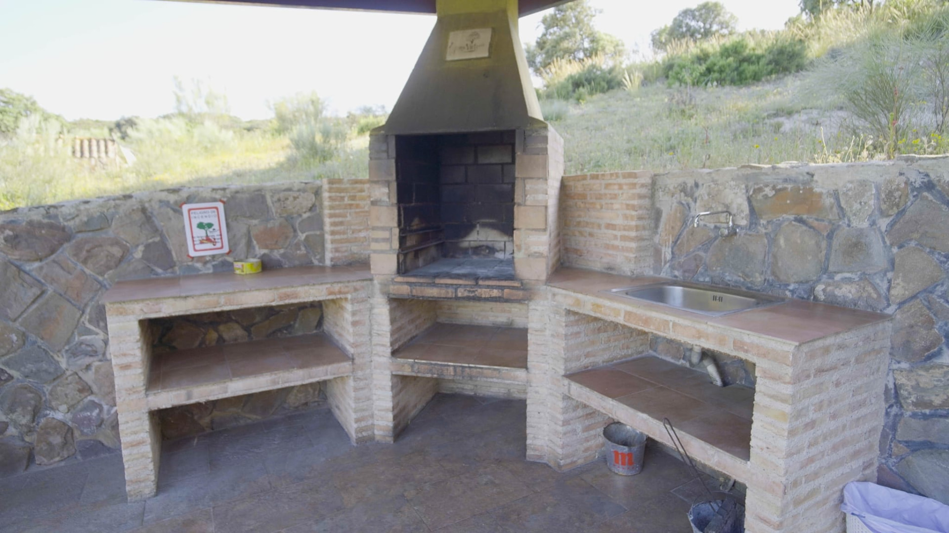Zona de barbacoa de Finca Rural Victoria en San Martín de la Vega